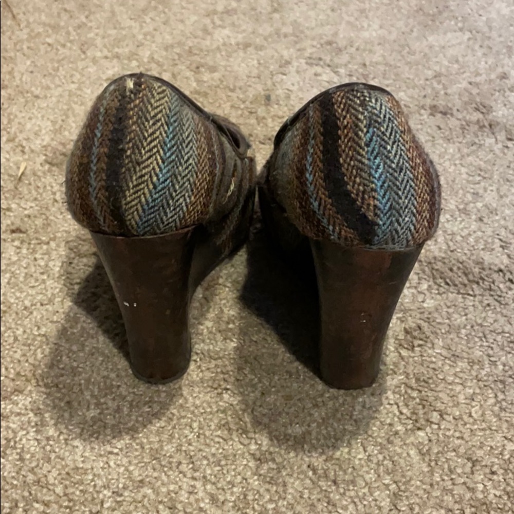 Platform Shoes - Picture 3 of 4